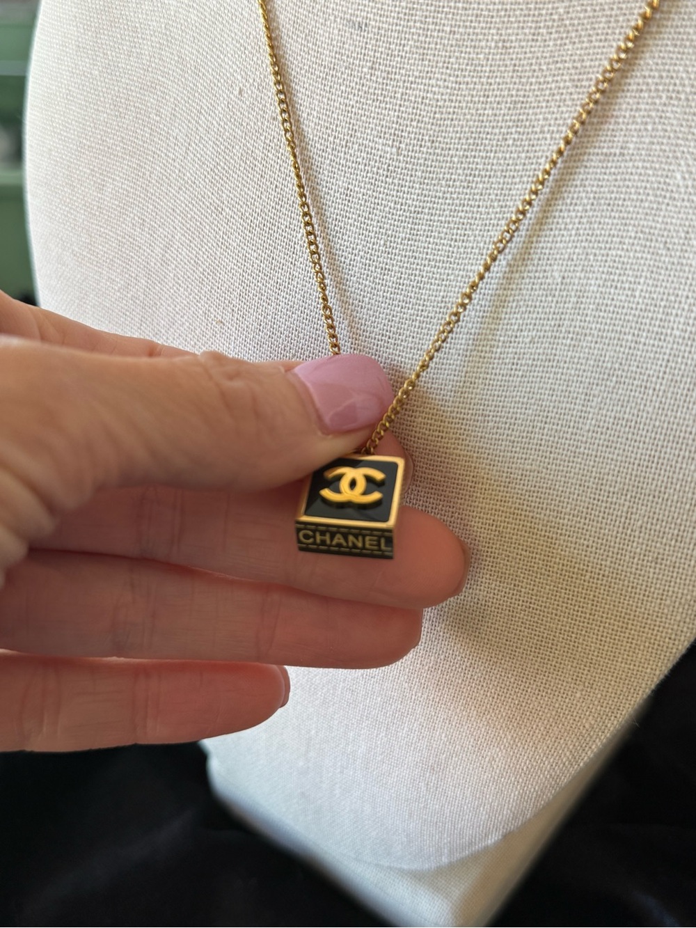 ChaneI Gold and Black Chunky Pendant on 17” Gold Necklace - Picture 7 of 14